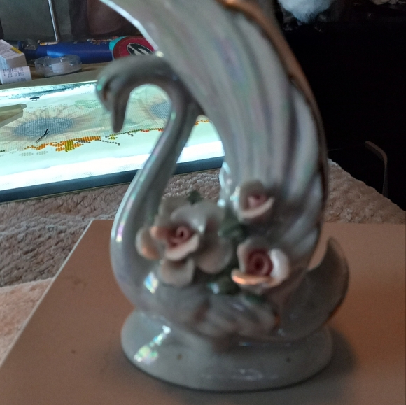 Vintage Pair of Porcelain Swan Bud Vases - Picture 3 of 9